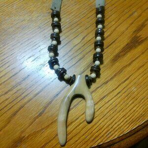 NECKLACE SUEDE WITH WOOD BEADS WITH PENDANT